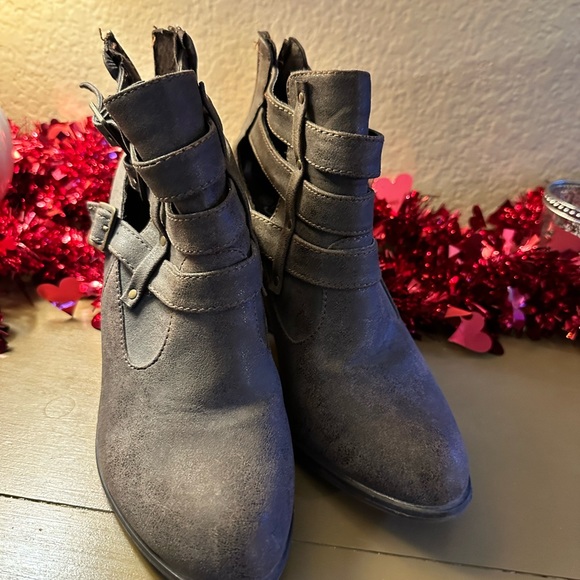 Booties - Picture 3 of 3